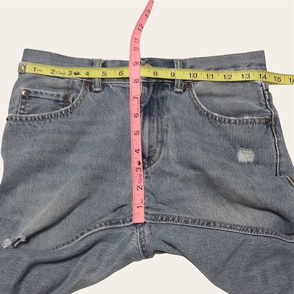Levi’s Classic Lightwash Jeans - Picture 8 of 10